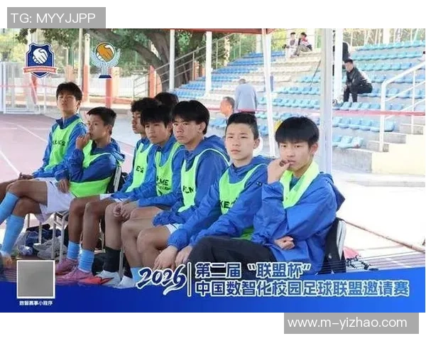 翠园足球队勇夺冠军展现团队精神与拼搏意志的辉煌历程